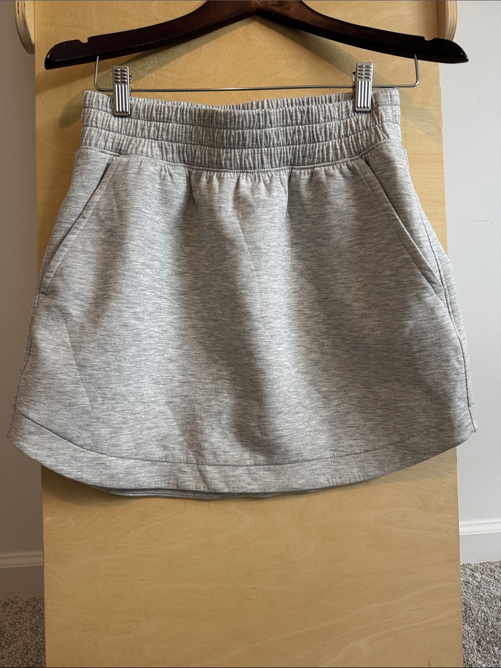 Abercrombie YPB - NeoKNIT Everyday Athletic Mini Skirt in Light Gray